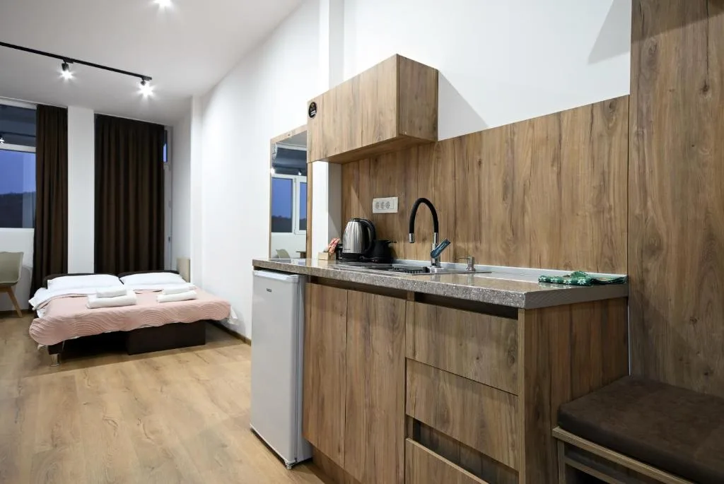 Fully equipped kitchenette with electric kettle